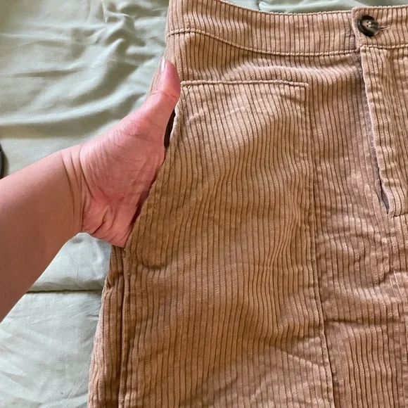 Tan corduroy skirt - Picture 3 of 9